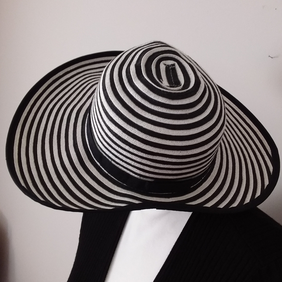 Seala Black and White Stripe Hat - Picture 5 of 9